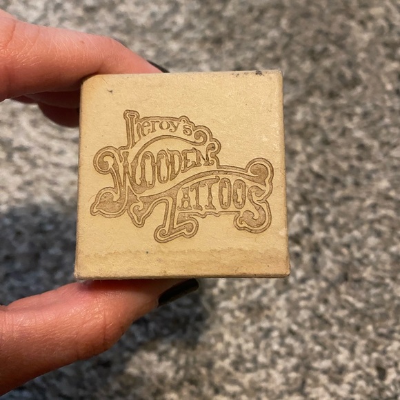 Unique Ring in Box - Picture 2 of 3